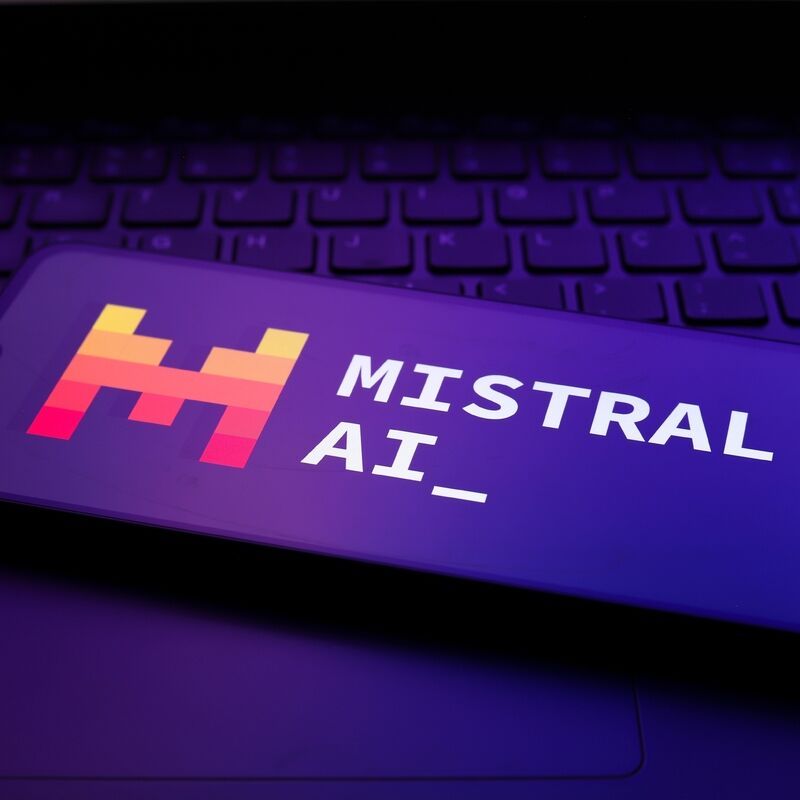 Mistral acelera aposta em IA industrial e mostra que a próxima revolução da inteligência artificial acontecerá fora do chat